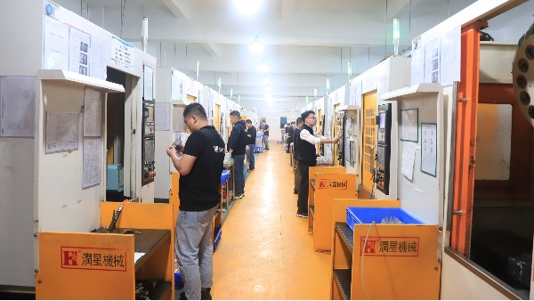 CNC加工不锈钢与塑胶零件的工艺差异解析-深圳伟迈特