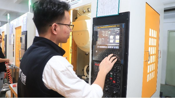 CNC精密零件加工7大误区-深圳伟迈特