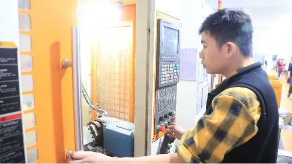 如何提高精密零件cnc加工质量-深圳伟迈特